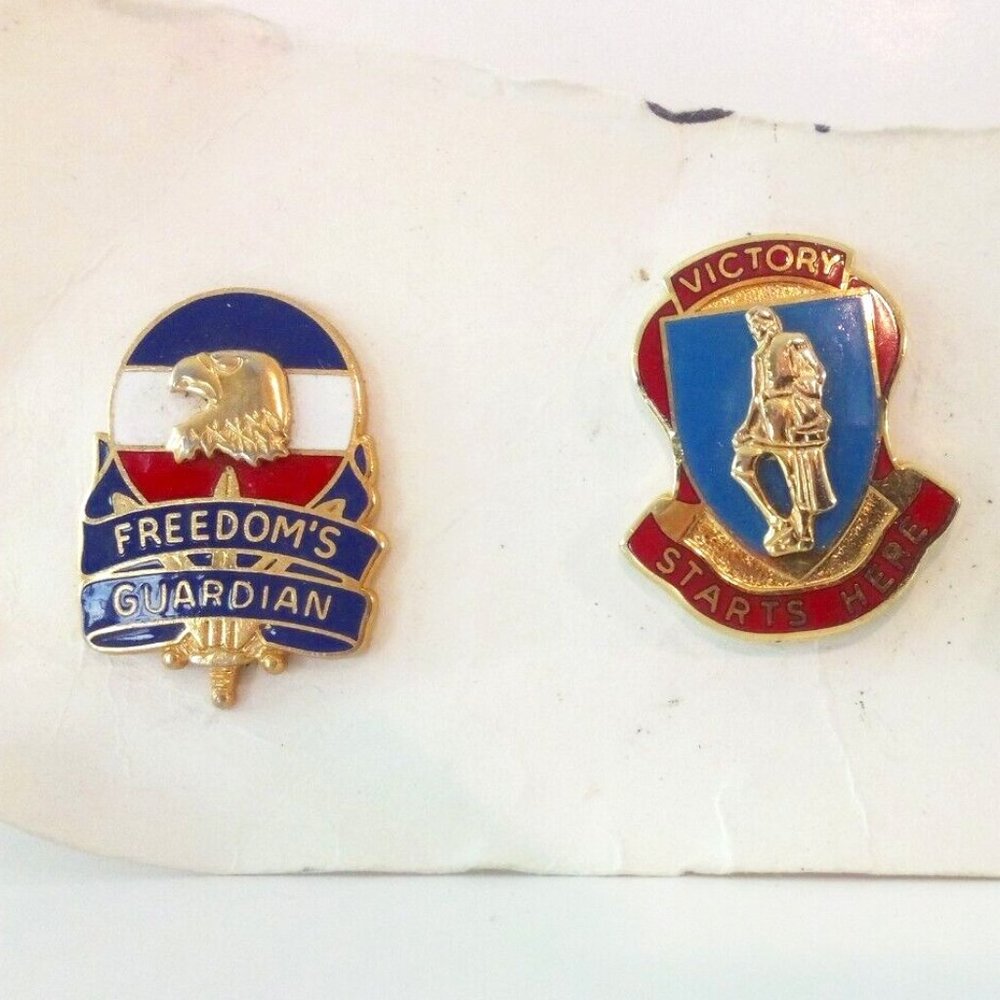 Vintage US medals / freedom's guardian, victory starts here, steadfast and loyal